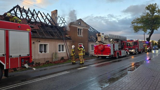 Pożar domu we wsi Winda. Nie żyją dwie osoby