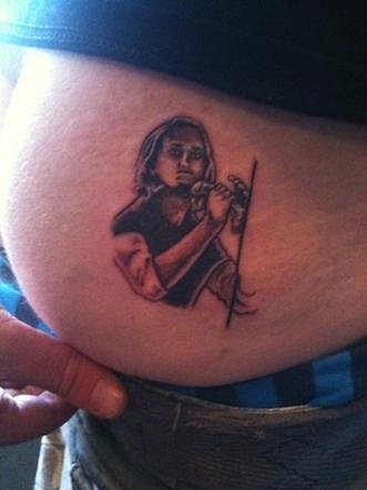 10 naprawdę tragicznych rockowych tatuaży. Będą musieli z tym żyć