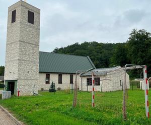 Marcin zmarł na placu zabaw. Morze łez na pogrzebie 13-latka. Tak pożegnali go przyjaciele z klasy