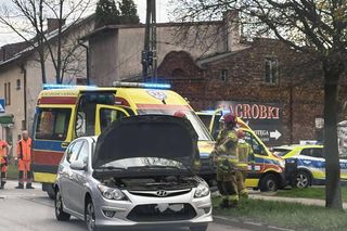 W Zawierciu karetka zderzyła się z osobówką