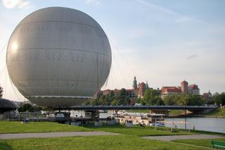 Zapomniana atrakcja Krakowa powraca. Balon widokowy wraca nad Wisłę! [ZDJĘCIA]