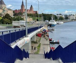 Akcja ratunkowa na Odrze w Szczecinie. Do rzeki wjechał samochód