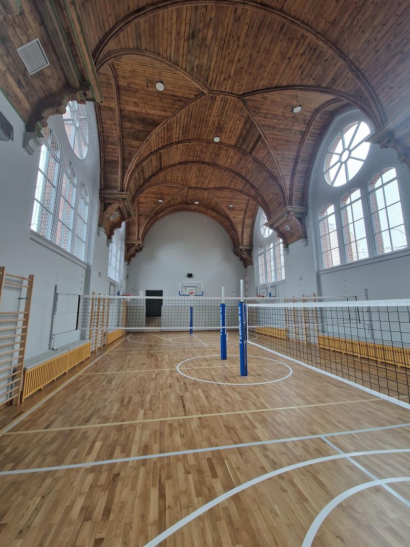 SP nr. 1 w Szczecinie - sala gimnastyczna po renowacji