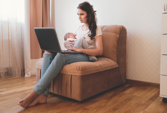 Prawa studiującej mamy - jak pogodzić dziecko ze studiami?