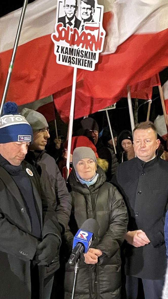 Manifestacja pod więzieniem, w którym przebywa Maciej Wąsik