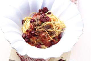 Spaghetti z żurawinowym sosem bolognese