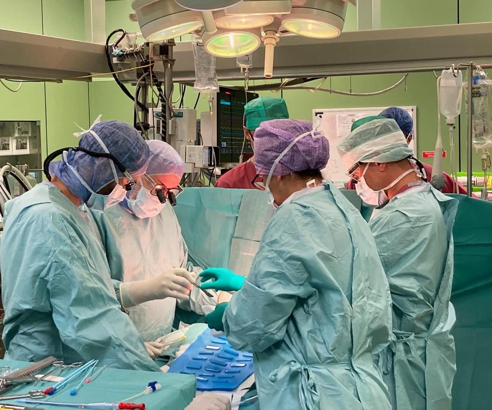 W Poznaniu wykonano transplantację serca. 23-letni pacjent wraca do zdrowia