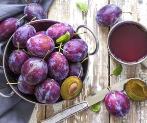 Sprawdzonym domowym sposobem na zaparcia są śliwki