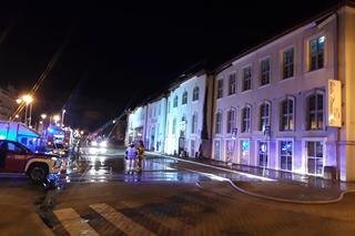 Pożar galerii handlowej w Ełku. Dach spłonął momentalnie [ZDJĘCIA]