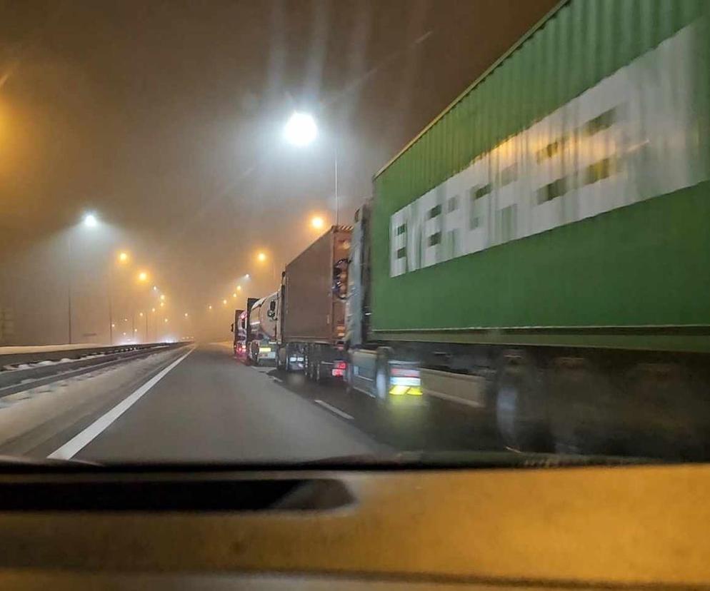 Kolejka torów czekających na odprawę sięga Głuchowa