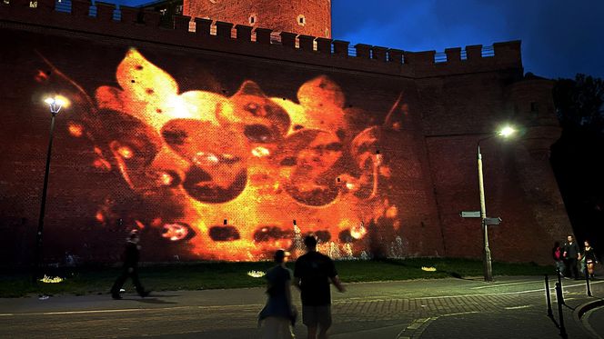 Turystyczny hit w Krakowie? Multimedialny spektakl obejrzysz na murach Wawelu