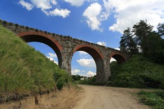 Glaznoty to malownicza wieś u stóp Góry Dylewskiej. Przypomina małe Bieszczady