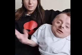 Mikrocypek oświadczył się 20-latce