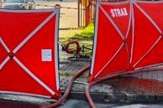 Pożar auta elektrycznego w Skierniewicach. Mężczyzna spłonął w środku [ZDJĘCIA]