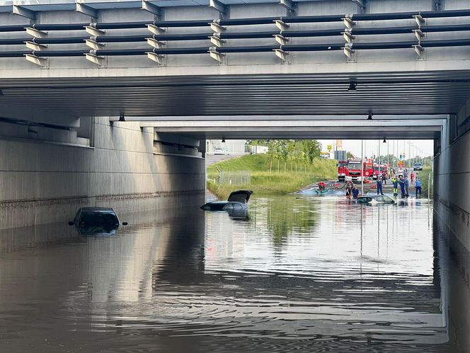 Pogodowy armagedon w Gnieźnie. Tak wyglądało miasto pod gradobiciu i ulewach [ZDJĘCIA]. 