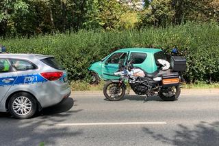 Uderzył w miejski autobus i uciekł. W trakcie pościgu zderzył się z kolejnym autobusem 