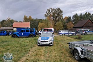 Tragiczny finał grzybobrania w powiecie przysuskim. Mężczyźni zgubili się w lesie. Jeden z nich nie żyje
