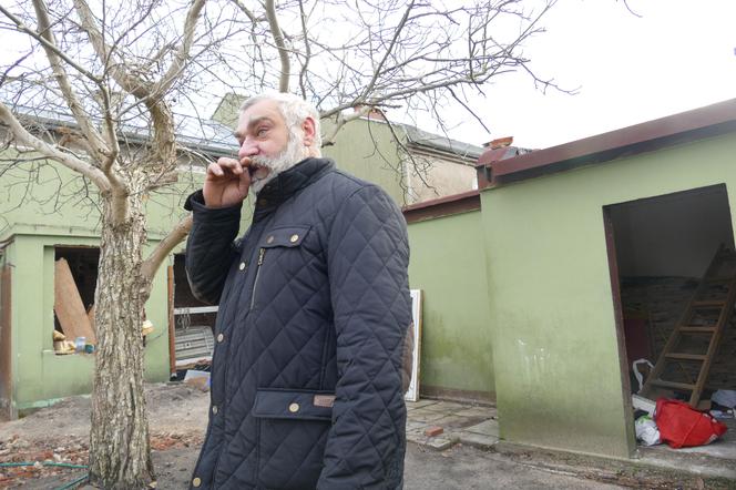 Pochował żonę, komornik zlicytował mu dom. Piotr nie ma gdzie żyć