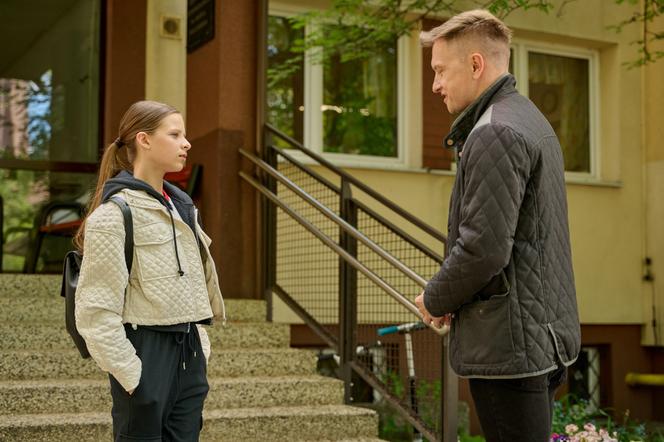 Na Wspólnej, odc. 3680: Igor (Jakub Wesołowski), Julka (Maja Oświecińska)