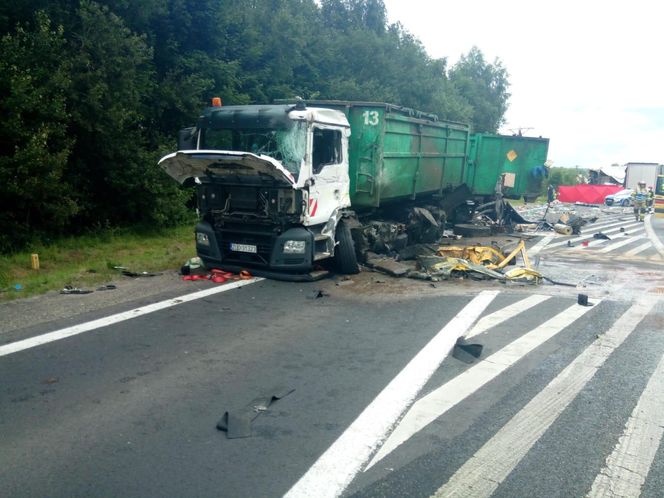 Wypadek na DK6. Zderzyły się ciężarówki