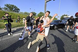 Aktywiści z Ostatniego Pokolenia sparaliżowali ruch. Kierowcy: Ktoś powinien zrobić z nimi porządek!