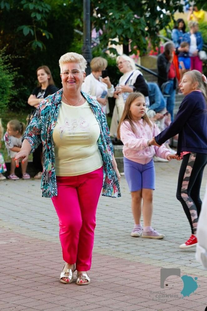 Potańcówka pod chmurką