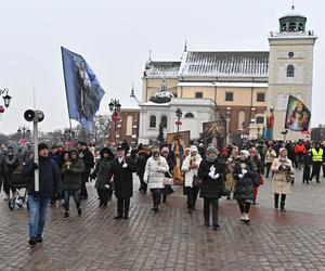 Wojownicy Maryi w pokutnej procesji różańcowej