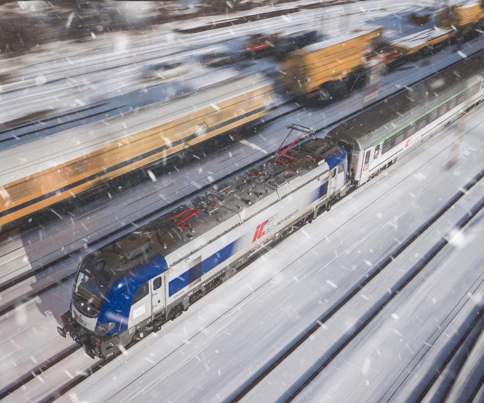 Ferie zimowe w warmińsko-mazurskim 2024. Gdzie wybrać się pociągiem? PKP Intercity proponuje kilka tras!