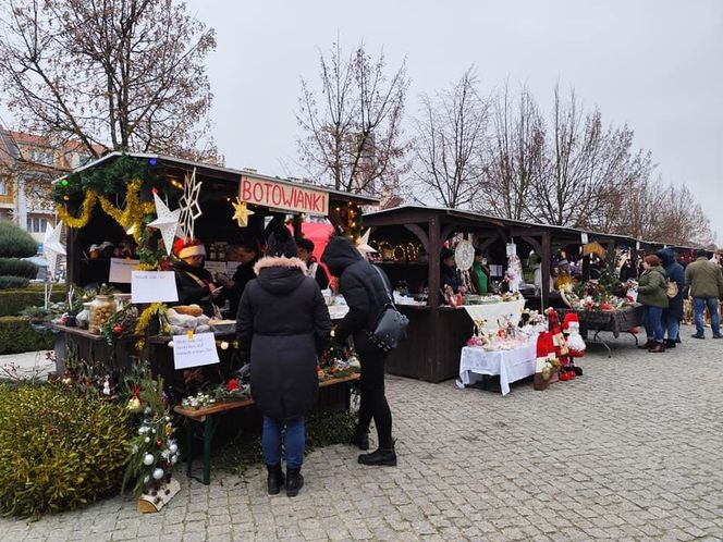 Jarmark Świąteczny w Biskupcu. Na scenie wystąpił zespół Arka Noego [ZDJĘCIA]