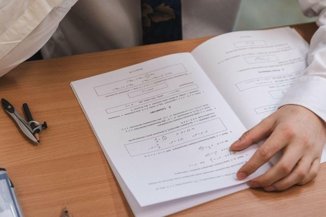 Matura 2025 z matematyki. Te pomoce naukowe możesz mieć ze sobą