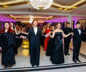 Elegancka studniówka maturzystów z I LO w Rybniku. Ten bal zapamiętają na długo