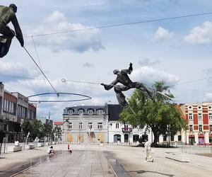 Rzeźby Jerzego Kędziory, Stary Rynek w Częstochowie