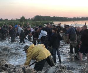 Poszukiwacze bursztynu w Rewie. Jak wyglądają poszukiwania złota Bałtyku? 