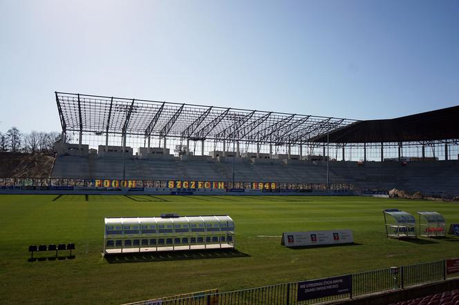 Zachodnia trybuna stadionu w Szczecinie już zadaszona