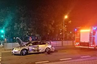 Kraków: Nieoznakowany radiowóz policji zderzył się z autem! [ZDJĘCIA]