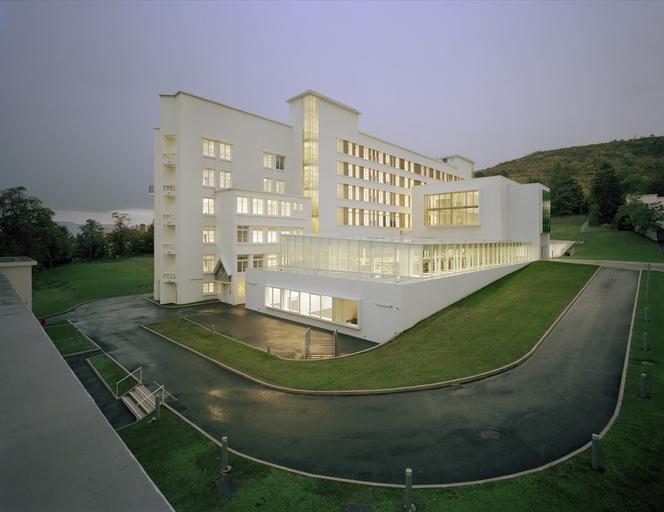 Szkoła architektury w modernistycznym sanatorium