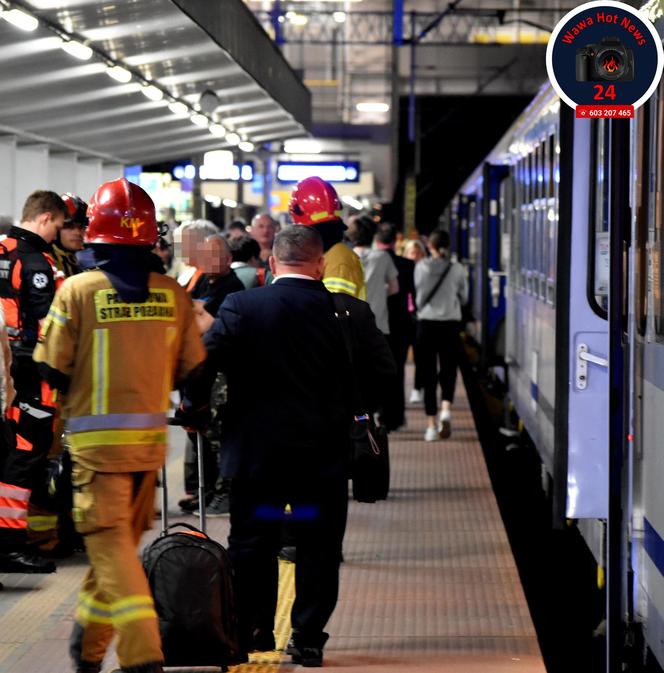 Pasażer rozpylił gaz w pociągu. Ludzie dusili się i wybiegali w popłochu z pociągu. Kilka osób przejęli ratownicy medyczni