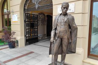 Rzeźba Tadeusza Tertila wróciła na rynek w Tarnowie [ZDJĘCIA]