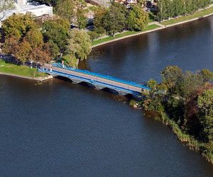   Ełk. Tłumy turystow odwiedzają to miasto. Jest największym na Mazurach