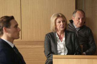 M jak miłość, odcinek 1523. Ciotka Artura stanie po stronie Olka. Dowie się, że Skalski był gwałcicielem mordercą 