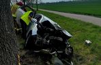 Huknęła oplem w drzewo. Wielu rannych, lądował śmigłowiec