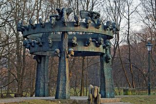 To najdziwniejsze krakowskie pomniki. Wiele z nich skrywa niezwykłe lub tragiczne historie [GALERIA]