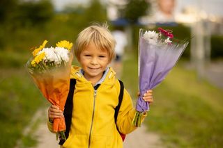 Kartki na Dzień Nauczyciela. Gotowe wzory z życzeniami do wydrukowania