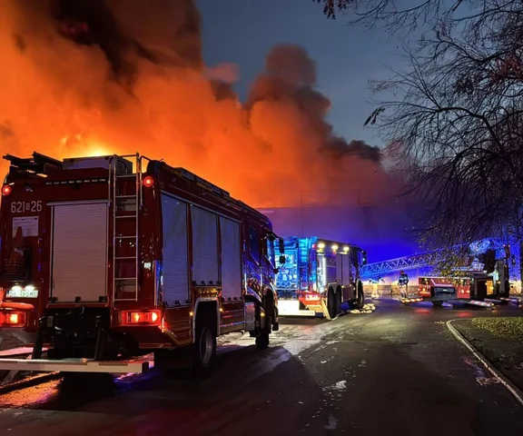 Pożar marketu. Kilkadziesiąt zastępów na miejscu