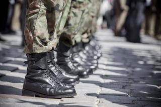 Garbarnia w Lesznie Górnym ma poważne kłopoty! Zabraknie skór na buty dla żołnierzy z NATO i Ukrainy?
