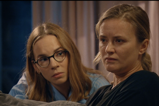 M jak miłość, odcinek 1716: Julia (Marta Chodorowska), Sylwia (Hanna Turnau)