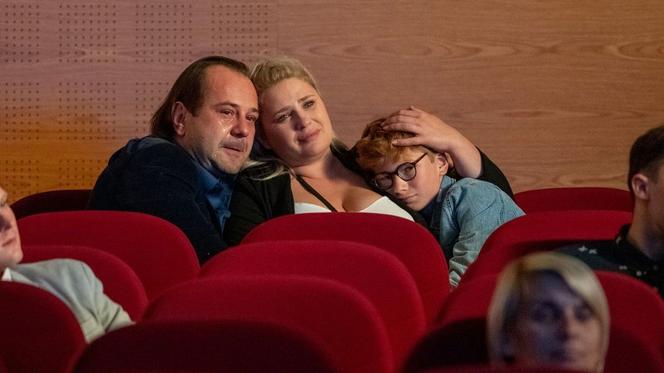 Barwy szczęścia odc. 2394. Aleks (Hubert Wiatrowski), Aldona (Elżbieta Romanowska), Borys (Jakub Wieczorek)