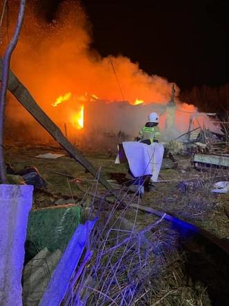 Makabra pod Wołominem. Ogromny pożar obrócił dom w zgliszcza. Kobieta spłonęła żywcem