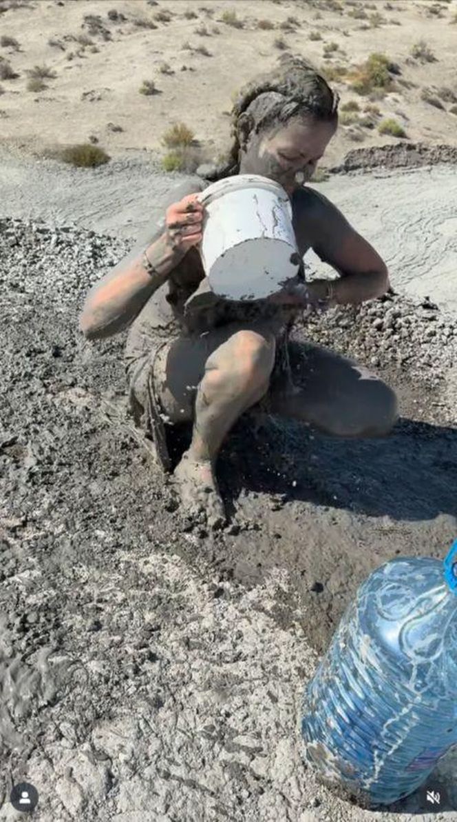 Maja Rutkowski zażywa błotnego SPA