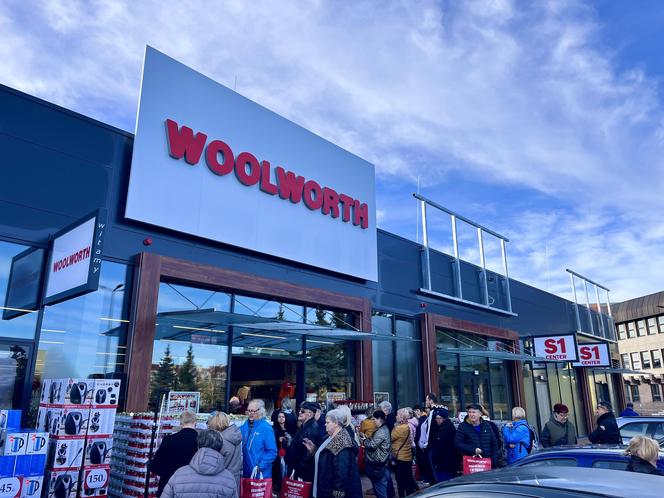 Tłumy na otwarciu sklepu Woolworth w Gorzowie